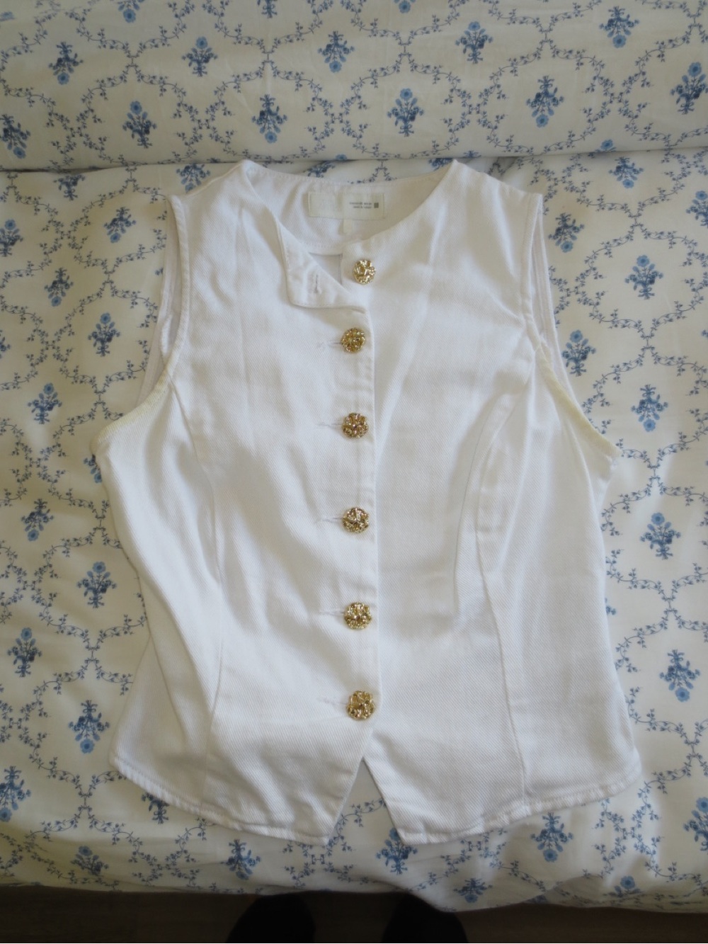 Zara White Sleeveless Button-Front Top with Gold Buttons